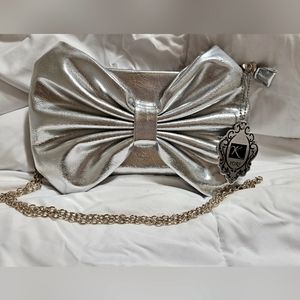 Elegant Silver Bow Purse